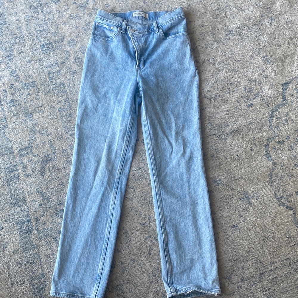Abercrombie & Fitch-The 90’s Straight: Ultra High Rise